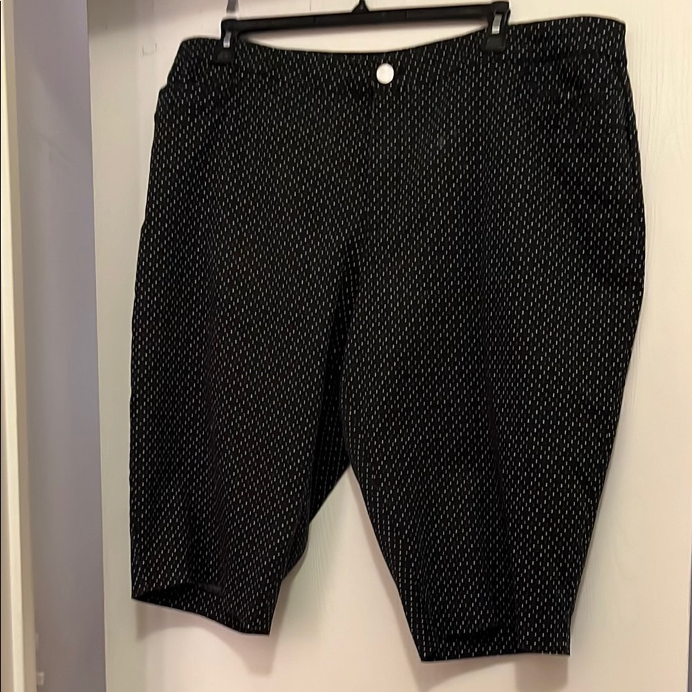 ❤️‍🔥BOGO free (equal or lesser value). Capri/bermudas